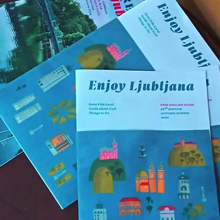 Art In Rose Rum i privatbostad Ljubljana